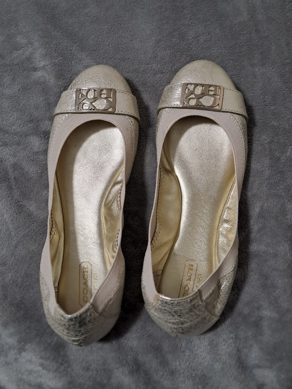 Coach Dora Metallic Platinum Women's Logo Ballet Flats Signature Hardware Sz. 8B